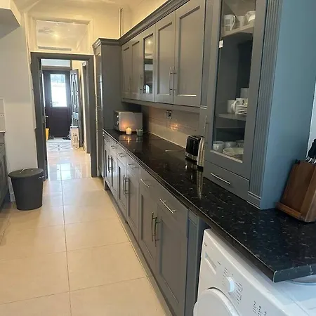 5 Bedroom House Se6 Holiday home London
