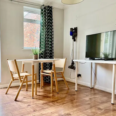 Large Balcony Opposite Rail Station Apartment *
