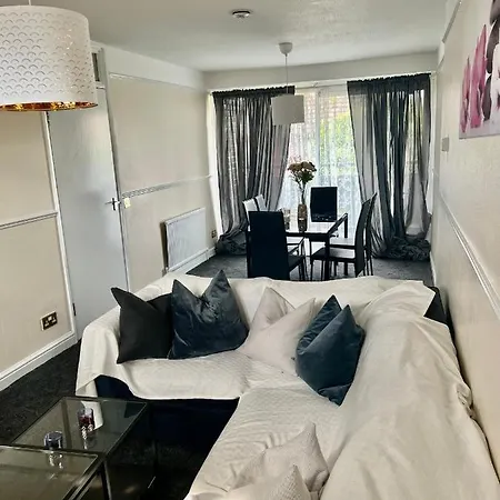 Homestay Stunning 3 Bedroom Property- Large