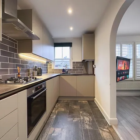 Bright & Cosy Flat - Perfect For Visiting London