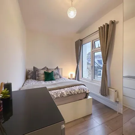 Bright & Cosy Flat - Perfect For Visiting *