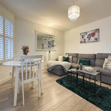 Apartment Bright & Cosy Flat - Perfect For Visiting *