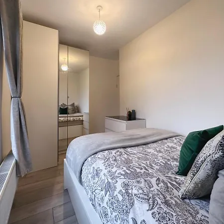 Bright & Cosy Flat - Perfect For Visiting *