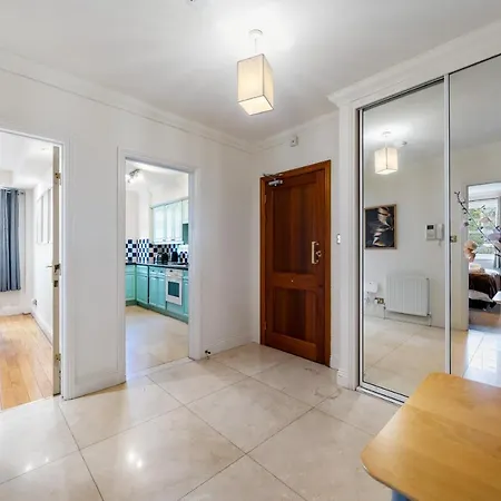 Terrific 2 Bed 2 Bath Apt With Gym & Roof Terrace -12 Mins From
