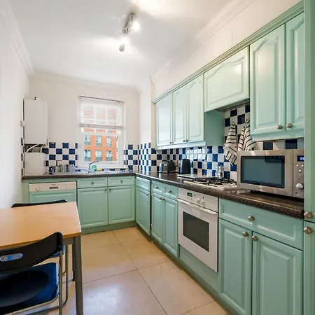 Apartment Terrific 2 Bed 2 Bath Apt With Gym & Roof Terrace -12 Mins From *
