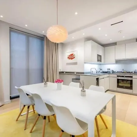 Posh 3 Bedroom Flat With Terrace And Indoor Fireplace In Mayfair, Near Hyde Park *