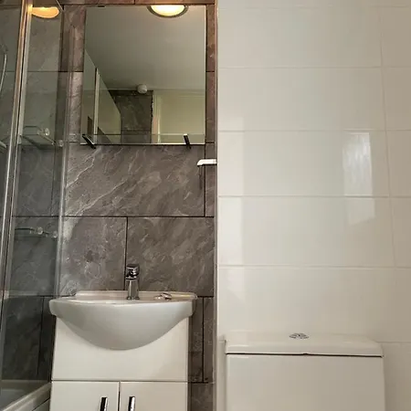 Sootheus - Cosy Surrey Quays Apartment London