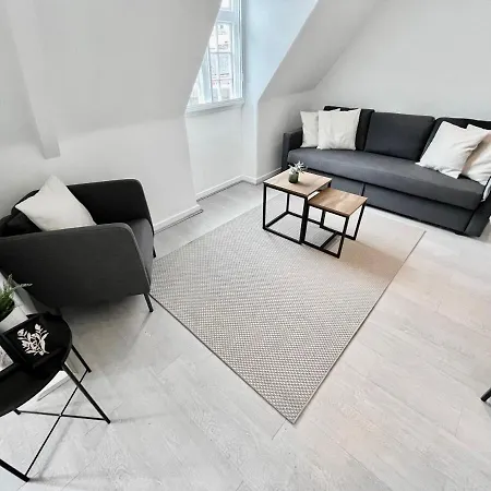 New Oxford Circus 2 Bedr, 3 Beds Location *