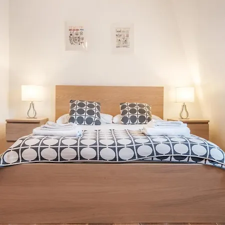 Apartment Oxford Street By Threstle