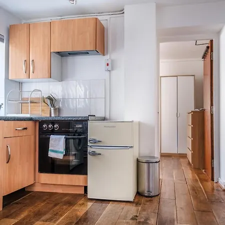Apartment Oxford Street By Threstle