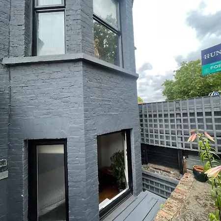 Apartment Modern Flat With King Bed, Garden & Outdoor Dining London