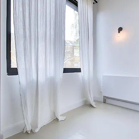Apartment Stylish 1br Unit, Super Fast Internet, Gated Complex - Near Queen's Park! *