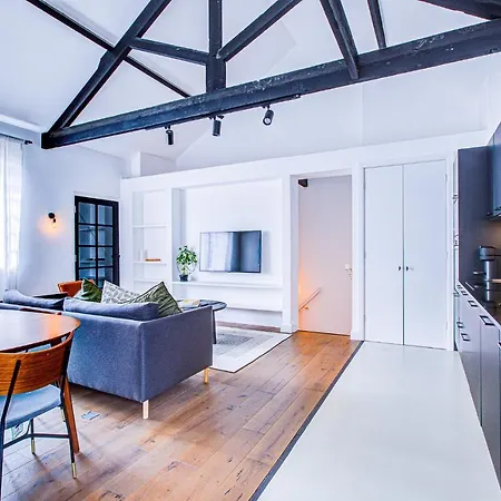 Apartment Stylish 1br Unit, Super Fast Internet, Gated Complex - Near Queen's Park! *