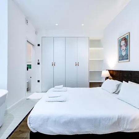 Stylish 1br Unit, Super Fast Internet, Gated Complex - Near Queen's Park! Apartment