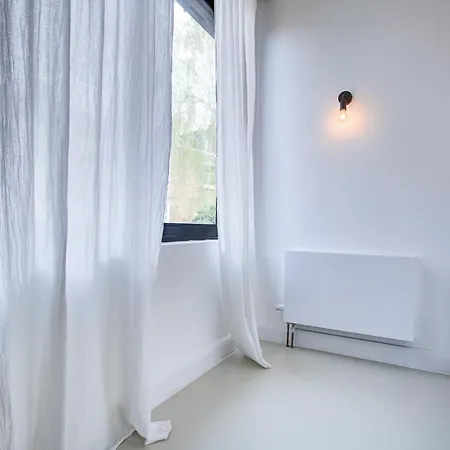 Apartment Stylish 1br Unit, Super Fast Internet, Gated Complex - Near Queen's Park! *