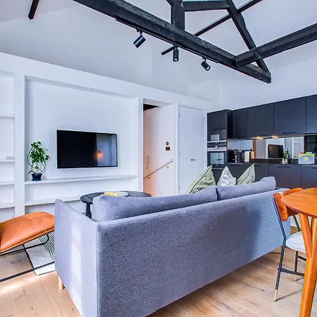 Apartment Stylish 1br Unit, Super Fast Internet, Gated Complex - Near Queen's Park! *