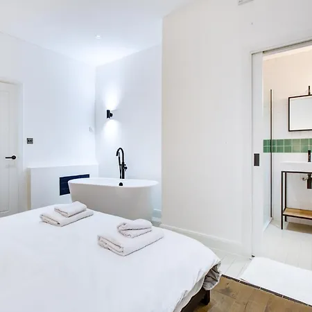 Apartment Stylish 1br Unit, Super Fast Internet, Gated Complex - Near Queen's Park! London