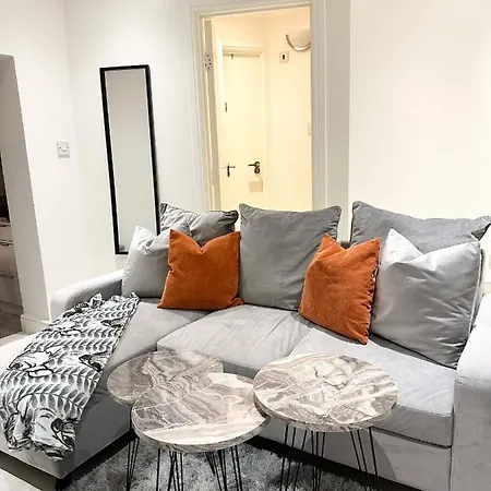 Private In - Kensington Apartment *
