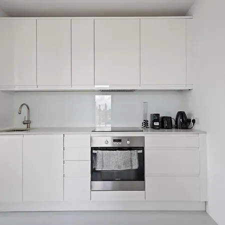 Luxurious Harrods Penthouse With Stunning Views Apartment *