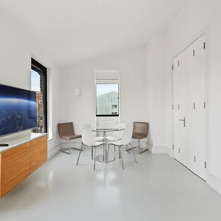 Luxurious Harrods Penthouse With Stunning Views Appartamento *