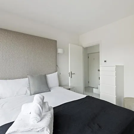 Luxurious Harrods Penthouse With Stunning Views Apartment *