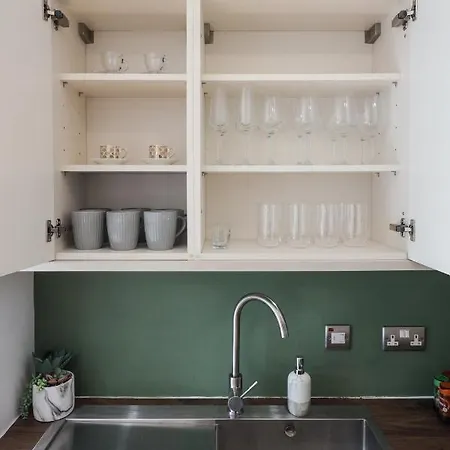 Modern One Bedroom Next To Old Street Apartment *