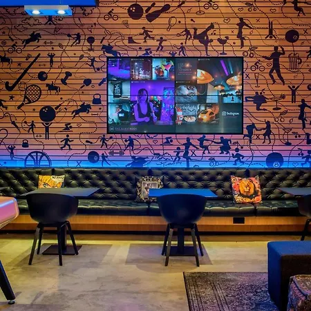 Moxy Stratford
