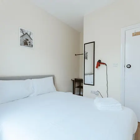 Hostel Mile End 57a *