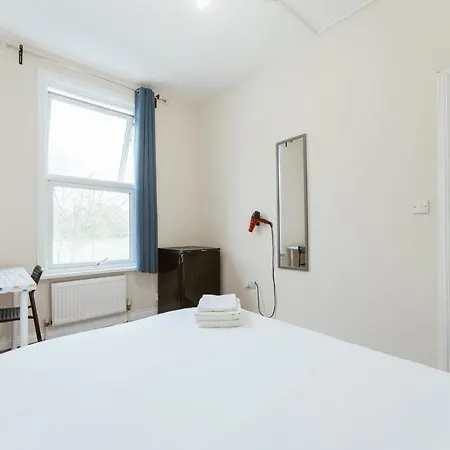 Mile End 57a Hostel