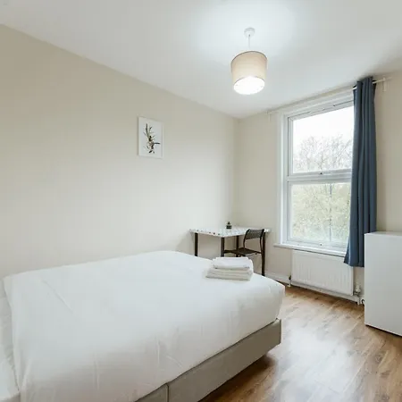 Hostel Mile End 57a *