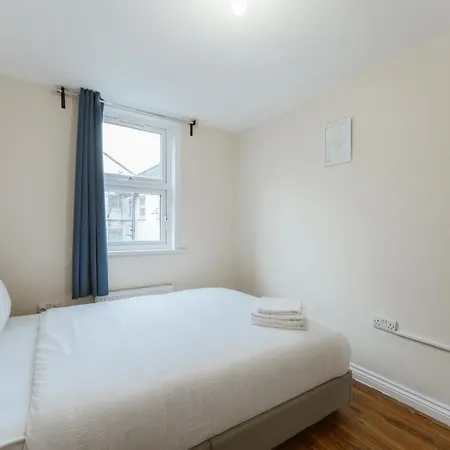 Mile End 57a Hostel