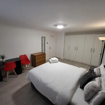 Apartment Cosy By Clapham South Underground!