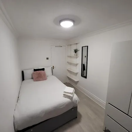 Cosy By Clapham South Underground! London