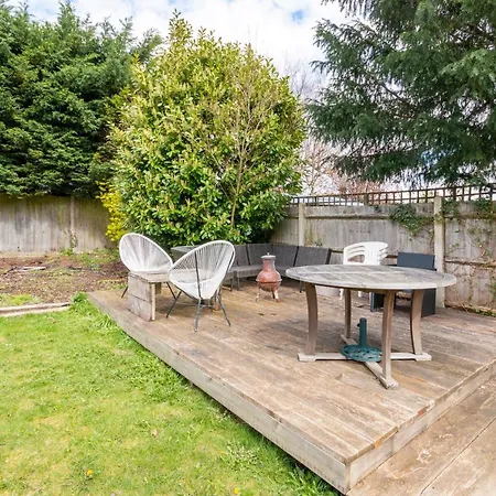 Surrey - 5 Bedroom House, Cr5, Contractors Welcome, Sleeps 12, Near Town Centre, Train Stations And Gatwick Airport *