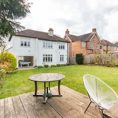 Surrey - 5 Bedroom House, Cr5, Contractors Welcome, Sleeps 12, Near Town Centre, Train Stations And Gatwick Airport شقة كولسدون
