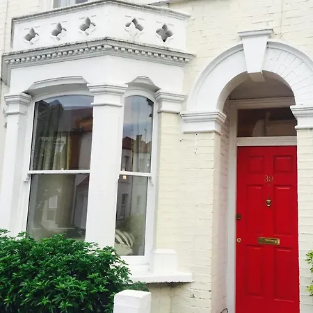 Colourful 2 Bed 2 Bath Tooting House * London