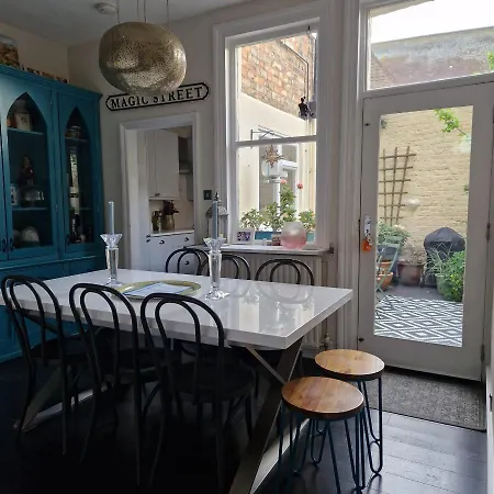 Colourful 2 Bed 2 Bath Tooting House Lägenhet London