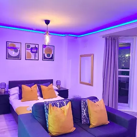 Apartamento - Balcony- Kensington-24 7 Security