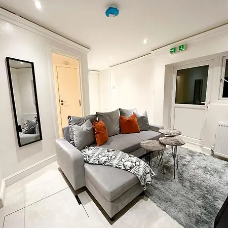 Modern Single In Kensington London