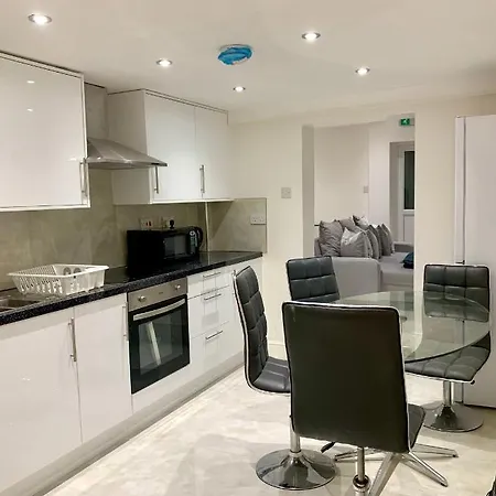 Apartment Modern Single In Kensington