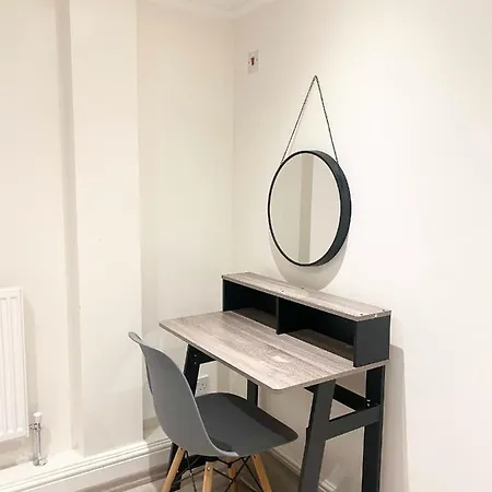 Stylish En Double Kensington Apartment
