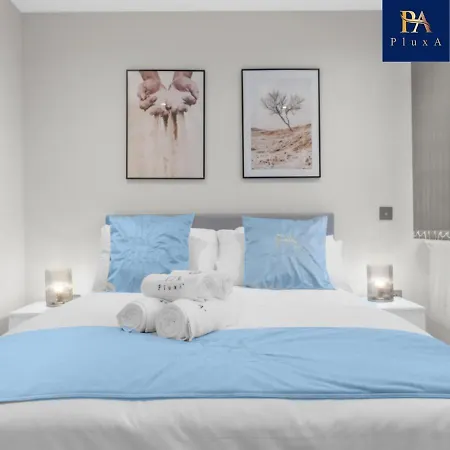 Apartment Pluxa Larimar - Spacious With Private Entrance, Workspace & Wi-fi