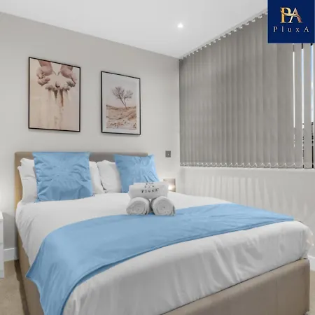 Apartment Pluxa Larimar - Spacious With Private Entrance, Workspace & Wi-fi