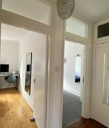 2 Bedroom Flat In Camberwell - Location With Excellent Connections To Tourist Attractions And Main Airports Appartement