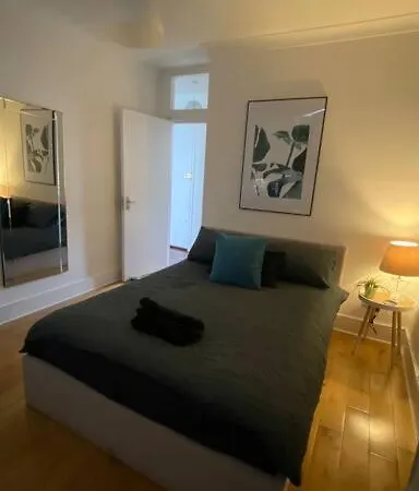 Appartement 2 Bedroom Flat In Camberwell - Location With Excellent Connections To Tourist Attractions And Main Airports *