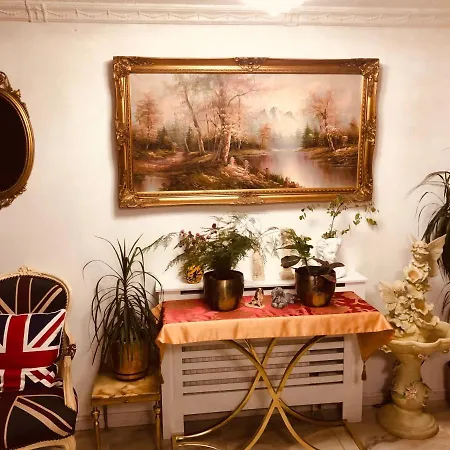 Cheerful 4 Bedroom House With Garden Free Parking Holiday home London