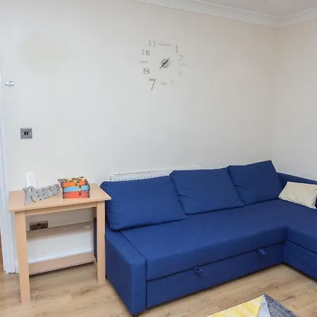 Evergreen Apartments-flat 5, Apartment *
