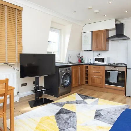 Evergreen Apartments-flat 5, Apartment