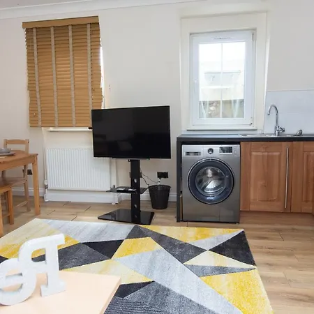Evergreen Apartments-flat 5, Apartment *