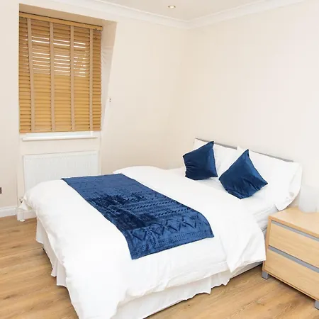 Evergreen Apartments-flat 5,